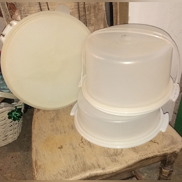 Tupperware - Picture 1 of 4